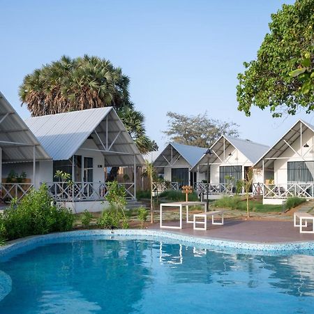 Praveg Beach Resort Daman Lighthouse Beach Zewnętrze zdjęcie