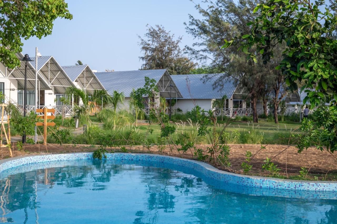Praveg Beach Resort Daman Lighthouse Beach Zewnętrze zdjęcie
