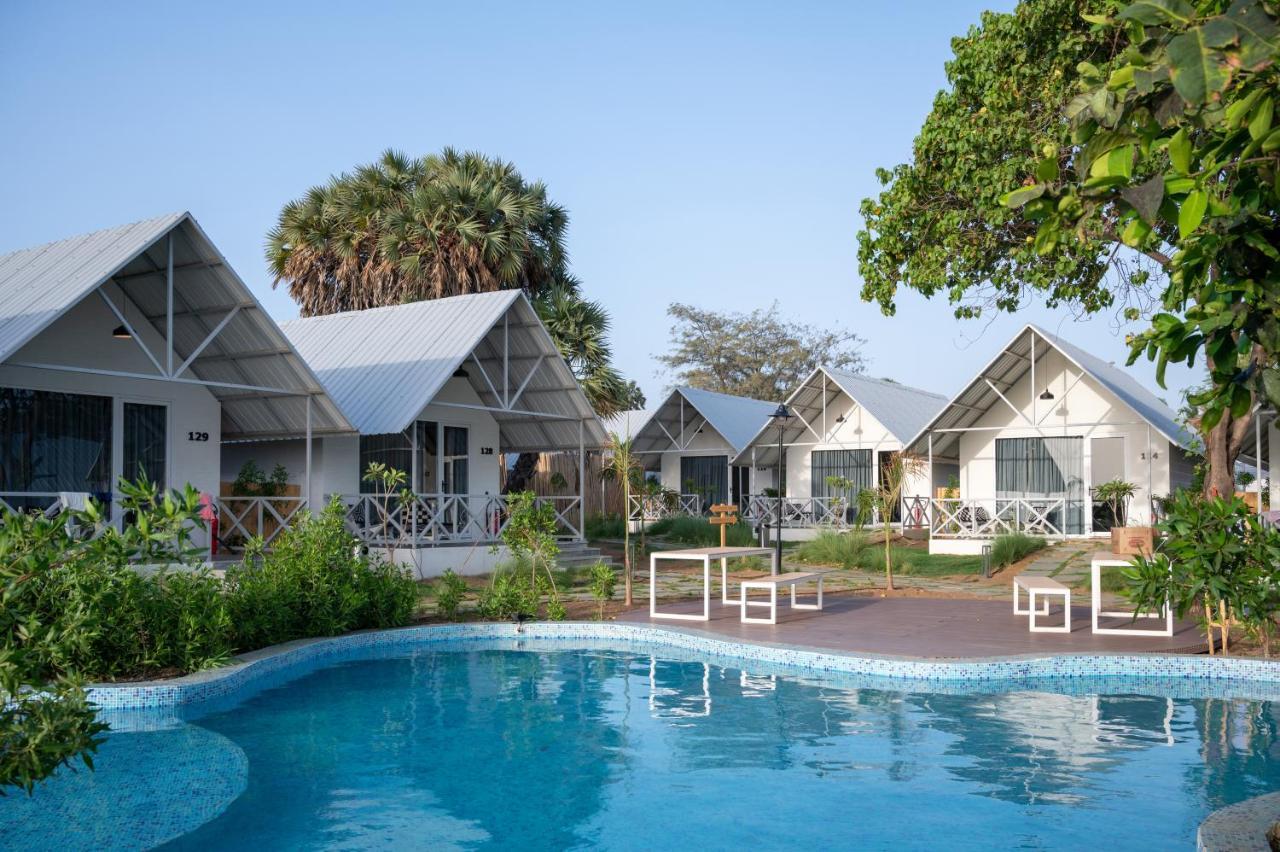 Praveg Beach Resort Daman Lighthouse Beach Zewnętrze zdjęcie