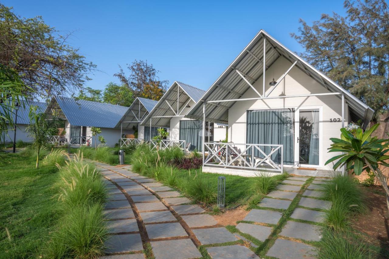 Praveg Beach Resort Daman Lighthouse Beach Zewnętrze zdjęcie