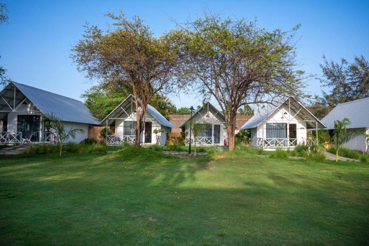 Praveg Beach Resort Daman Lighthouse Beach Zewnętrze zdjęcie
