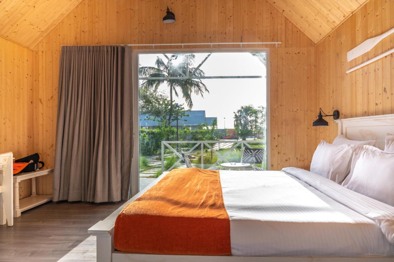 Praveg Beach Resort Daman Lighthouse Beach Zewnętrze zdjęcie